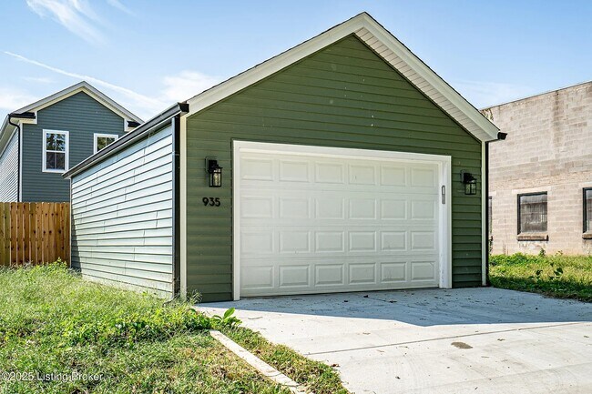 Foto del edificio - 935 E Madison St