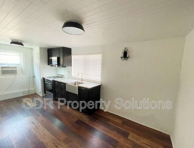 Foto del edificio - 300 San Pasquale Ave NW