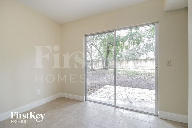 Foto del edificio - 1303 Willow Springs Ct