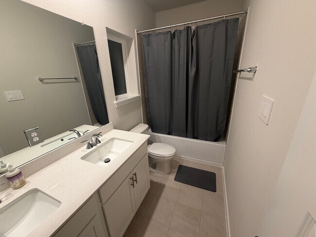 Foto del edificio - 4206 Laurel Oak Cir
