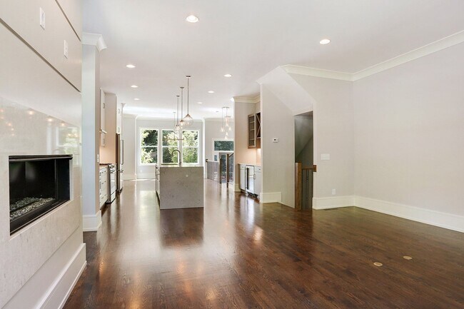Foto del edificio - 3551 Blair Cir NE