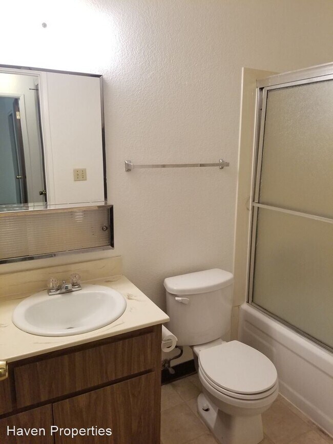 Building Photo - 955-957 Woodshire Way