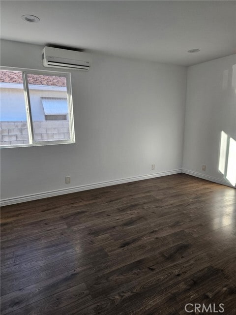 Building Photo - 5828 N Vista St