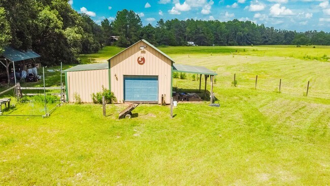 Foto del edificio - 390 Bob Brooks Rd
