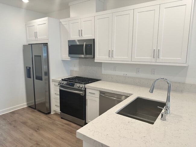 Building Photo - New built in 2024 2 bed 2.5 bath!