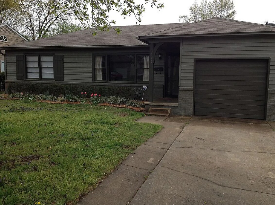 Primary Photo - 4 Bed | 2 Bath in Midtown!