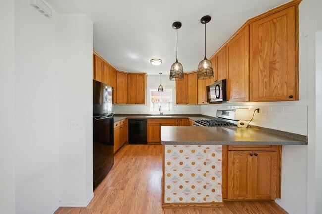 Building Photo - 671 NW Evans Ave