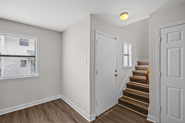 Building Photo - 3/2 townhouse at the Rez!