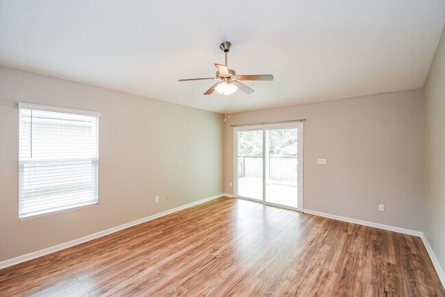 Foto del edificio - 15847 Rachel Creek Dr