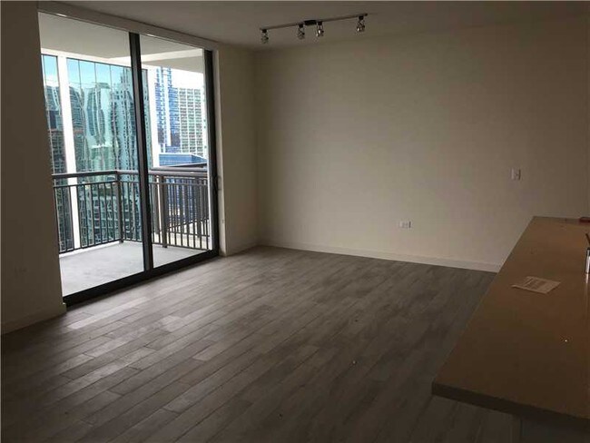 Foto del edificio - 999 SW 1st St