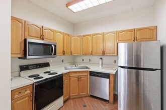 Building Photo - 15663 Viewpoint Cir