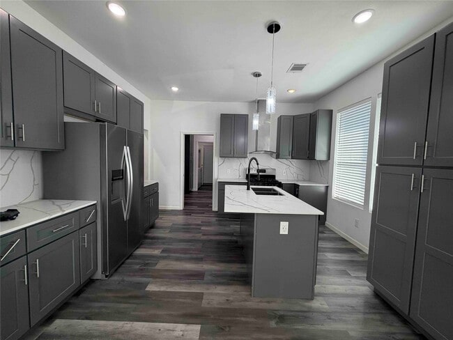 Foto del edificio - 2404 Burkett St.
