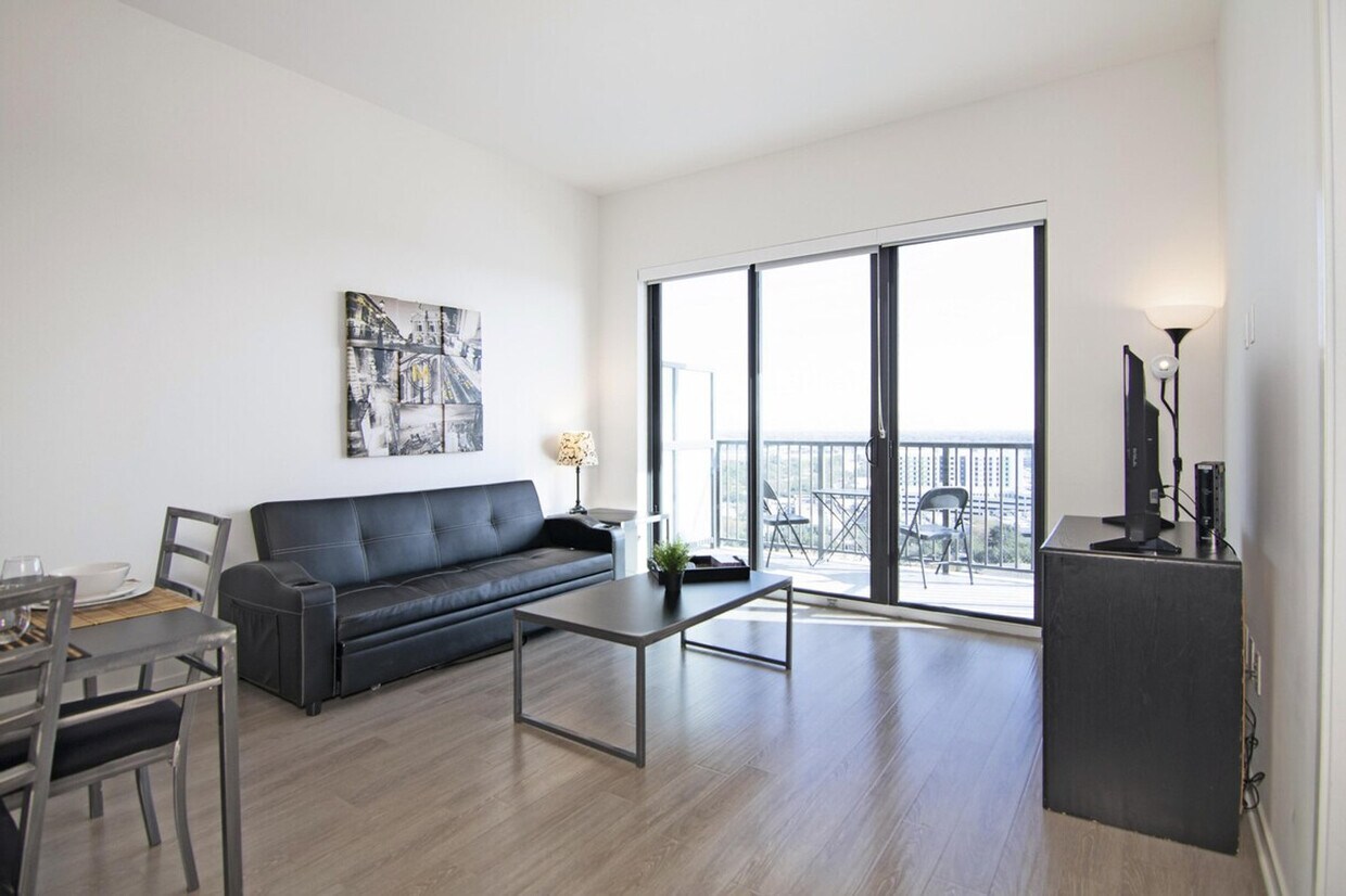 Foto principal - 2022 Holcombe Blvd