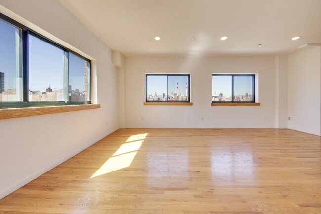 Main Office 2 - 3945-3949 Crescent St