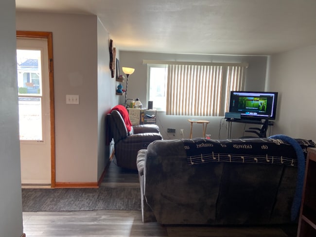 Building Photo - 328 N Madison St