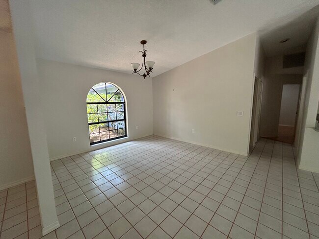 Foto del edificio - 4137 Woodview Dr