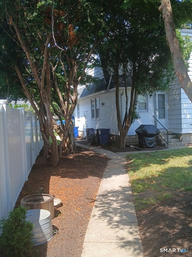 Building Photo - 76 Hurd St