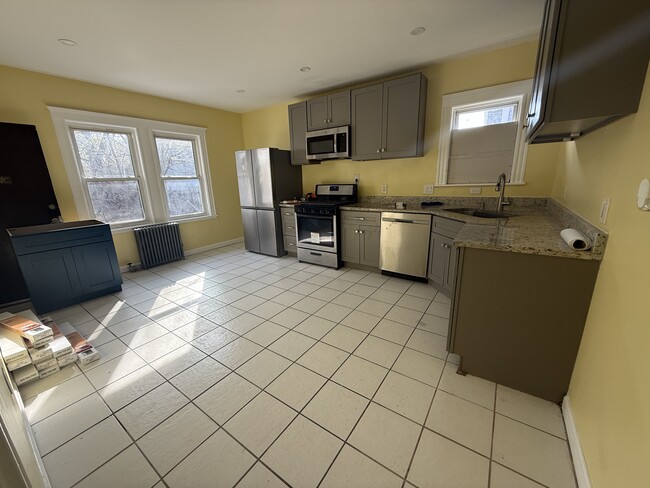 Building Photo - 129 Stanwood St