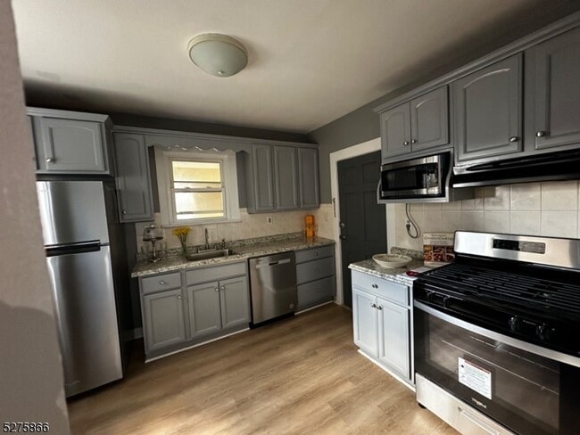 Building Photo - 46 Elmwood Ave