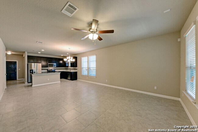 Foto del edificio - 3 Bed 2.5 Bath