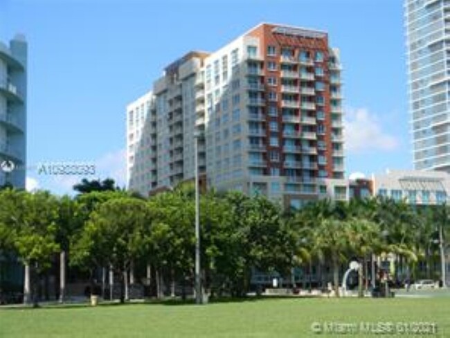Building Photo - 2000 N Bayshore Dr