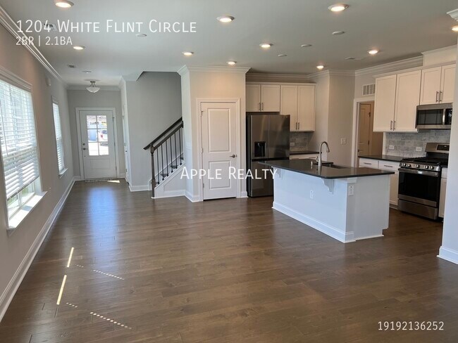 Foto del edificio - 1204 White Flint Circle - Available Now!