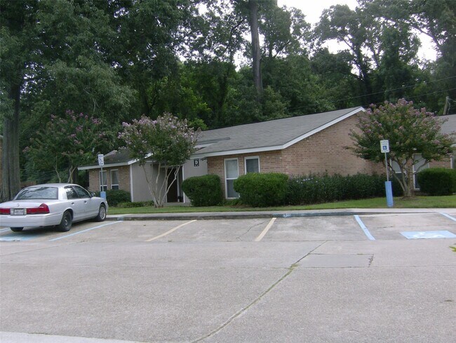 Foto del edificio - 16161 Tiger Bend Rd