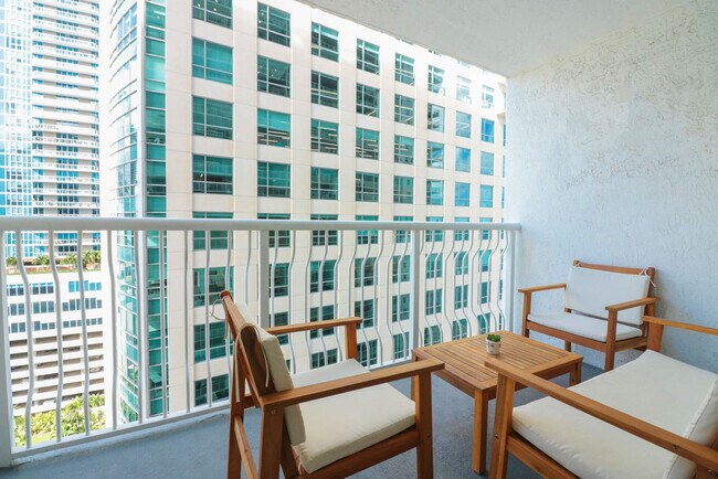 Foto del edificio - 1 SE 12th St