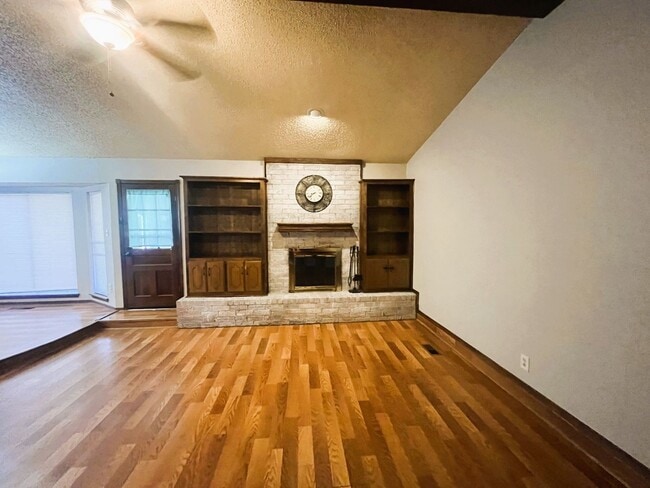 Building Photo - Norman. 3 bed, 2bath, 2 car garage with storm shelter