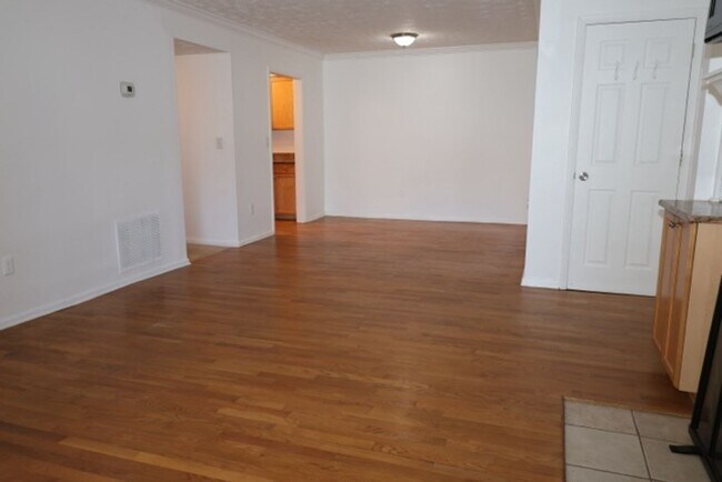 Foto del edificio - 2 bed 2 Baths Condominium-Rent (*2nd Month...
