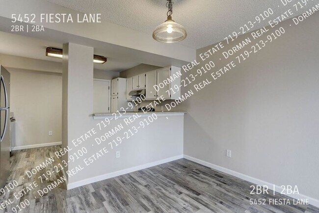 Foto del edificio - 5452 Fiesta Ln