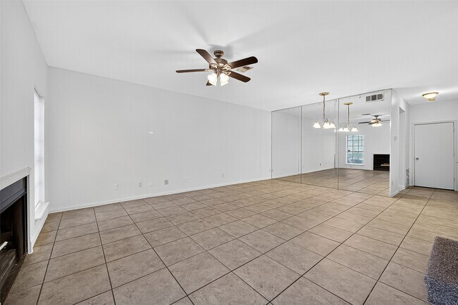 Foto del edificio - 7395 Regency Square Ct