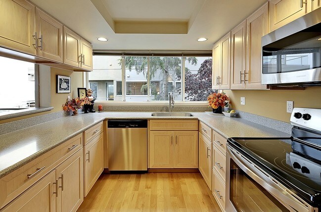 Building Photo - 1768 Aurora Ave