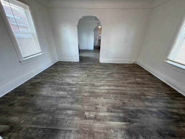 Building Photo - 221 10th St