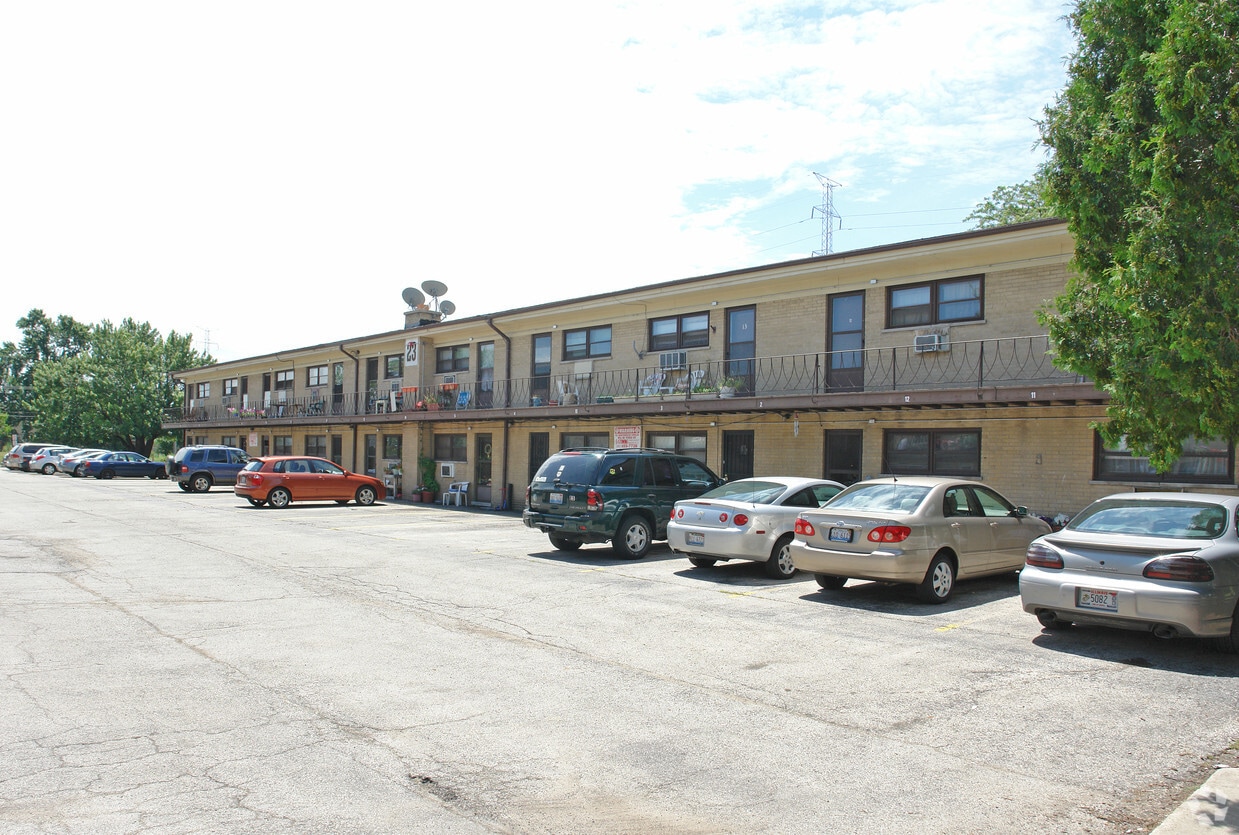 23 King Arthur Dr, Northlake, IL 60164 Apartments in Northlake, IL