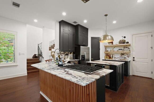 Foto del edificio - 2400 Kinney Rd