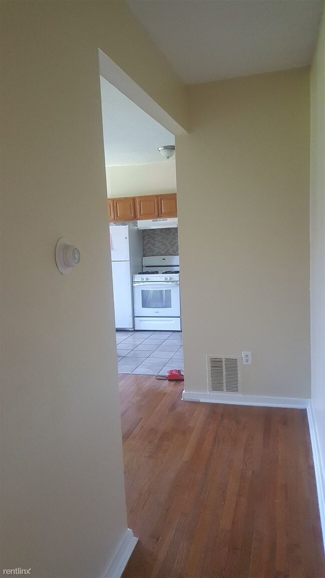 Building Photo - 68 Sylvan Ave