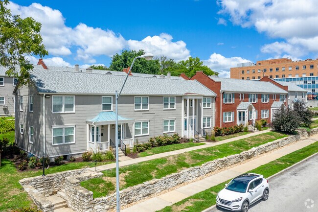 Foto del edificio - Warwick Court Townhomes