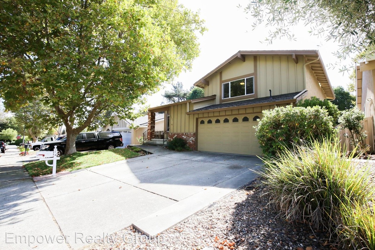 Primary Photo - 4 br, 3 bath House - 2483 Talavera Dr.