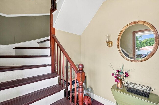 Foto del edificio - 51 Pettaconsett Ave