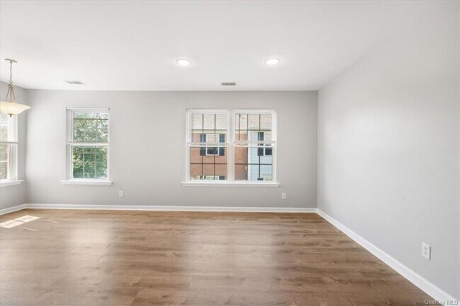 Building Photo - 104 Cartwheel Ct