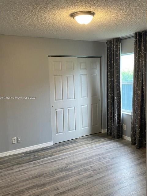 Foto del edificio - 1953 S Landing Way