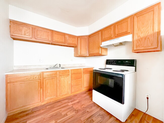 Foto del edificio - Village Shore Apartments