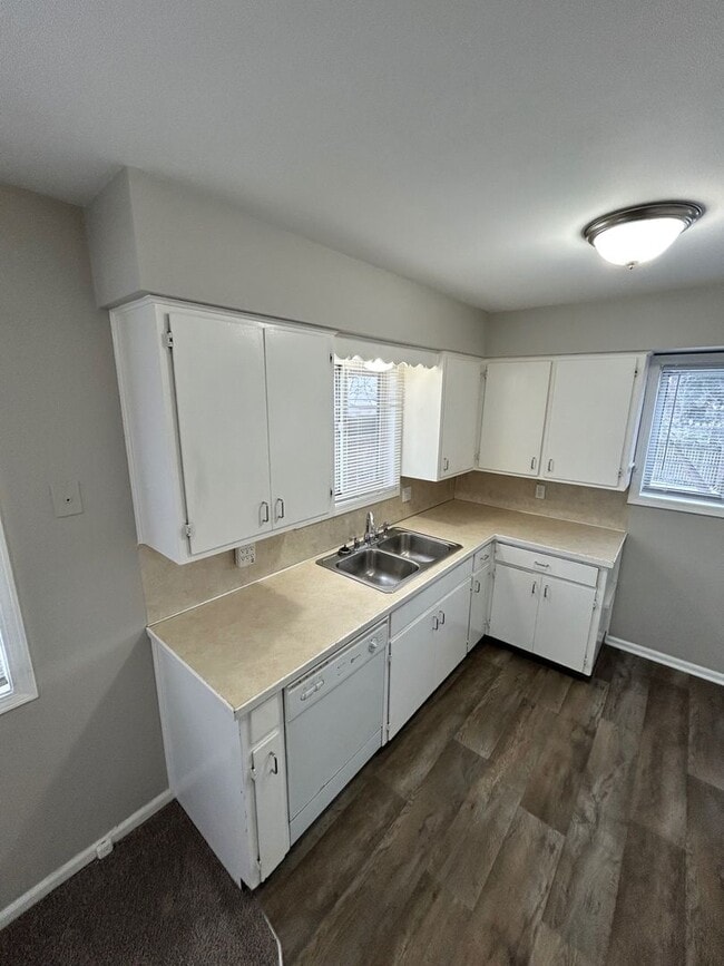 Building Photo - 2450 Porter St SW