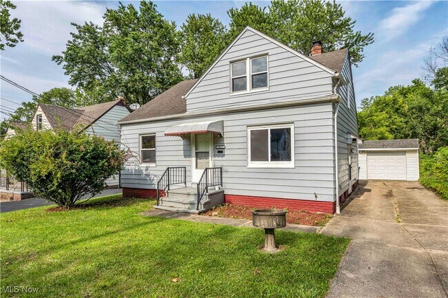 Foto del edificio - 5037 Greenhurst Dr