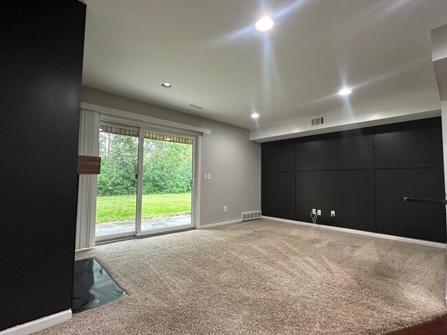 Building Photo - 2777 Davison Ave