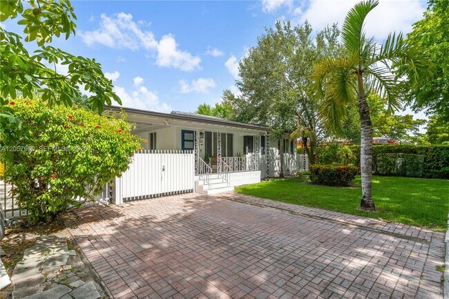 Foto del edificio - 2031 SW 66th Ave