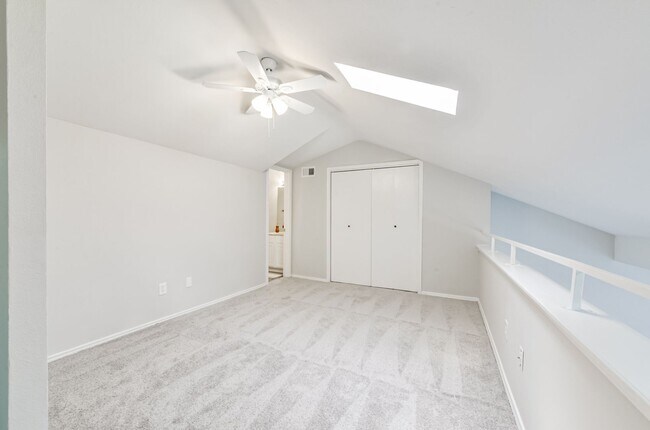 Foto del edificio - 2 Story 2 BR condo in Westchase Gated Comm...