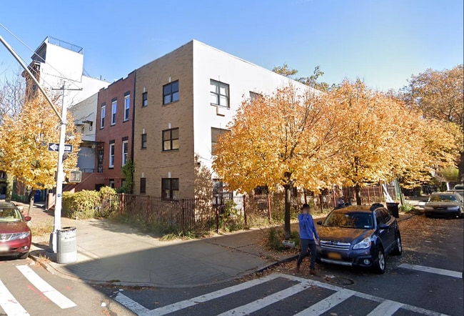 Building Photo - 341 Monroe St