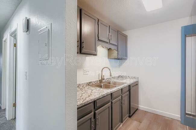 Foto del edificio - 1112 Elysian Field Dr